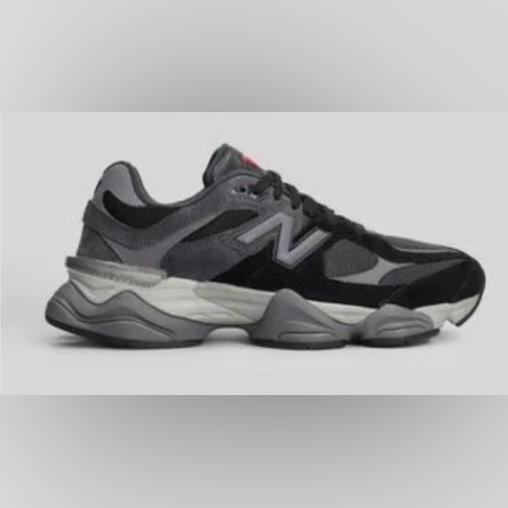 New Balance
Women's Black 9060 Sneaker